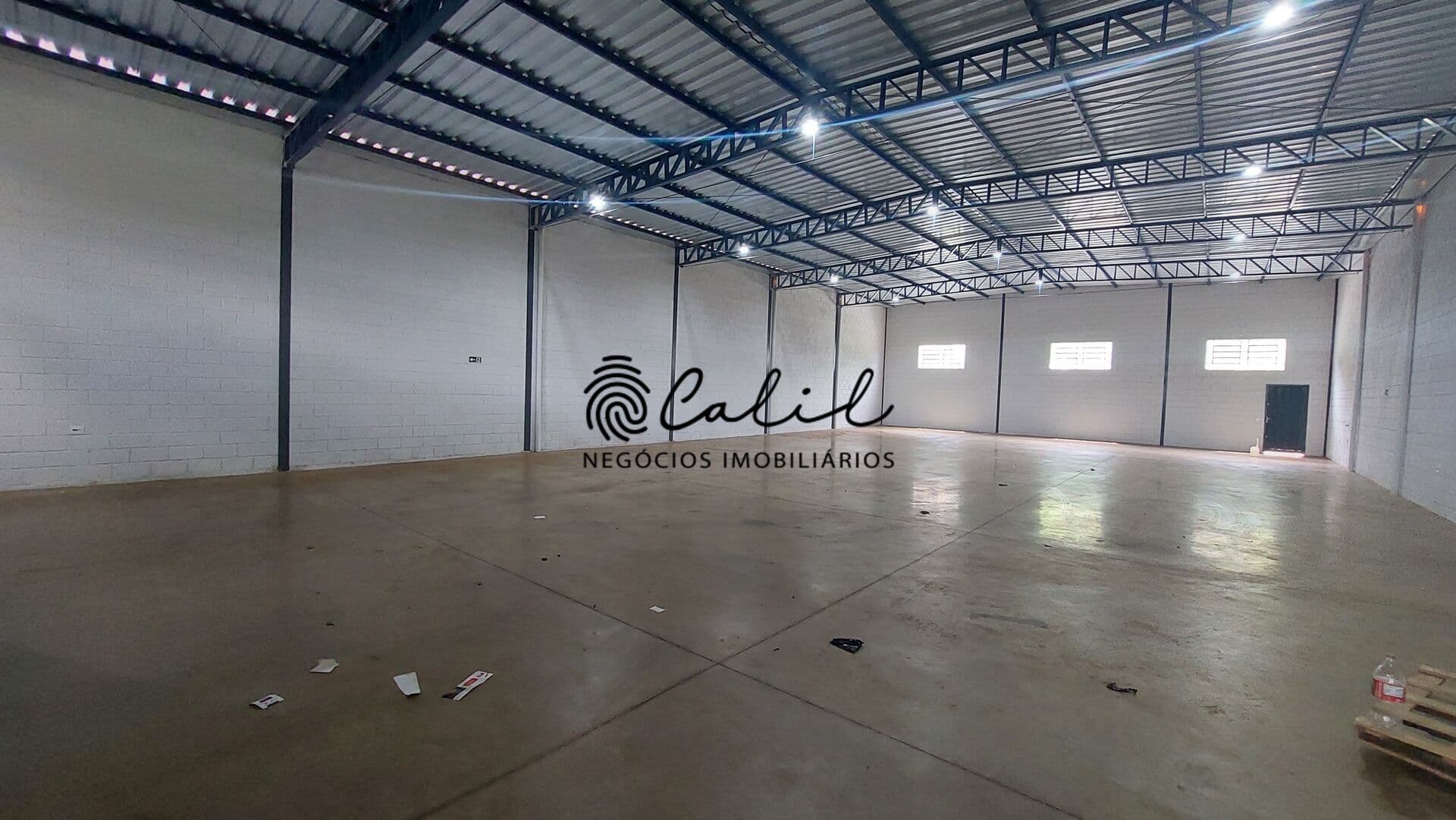 Galpão para aluguel no Distrito Empresarial com 483 m² de área e 6 metros de altura R$ 12.900,00