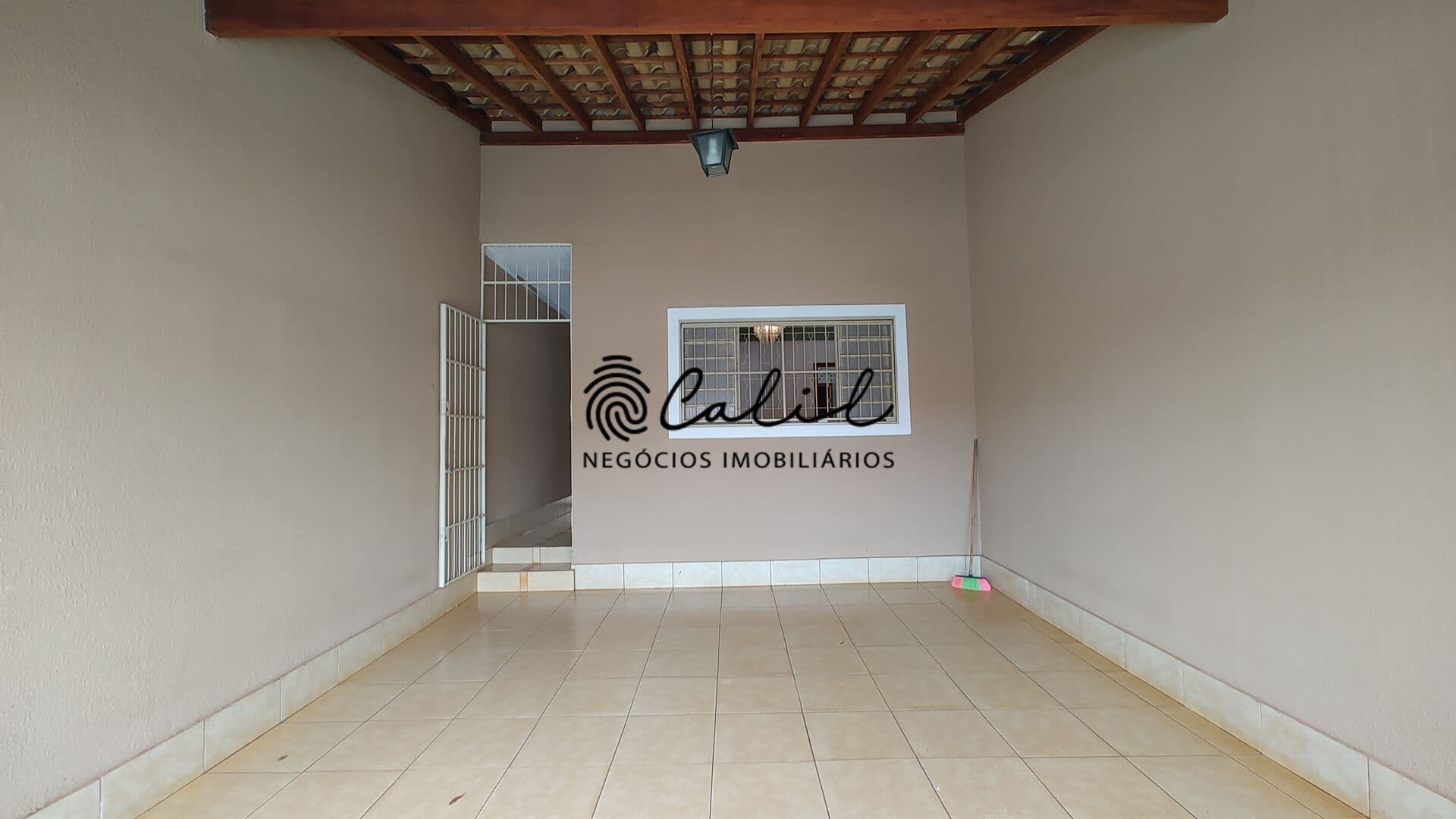 Casa Padrão, Três quartos, todos suítes e a máster com closet