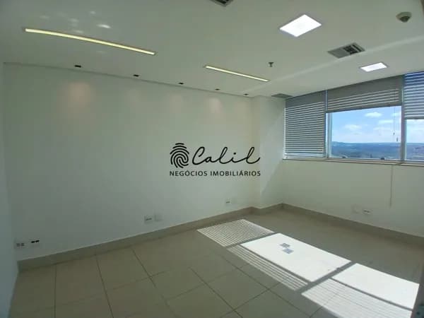 Sala Comercial Zona Sul com Elevador e Ar Condicionado Central – 41,57 m²