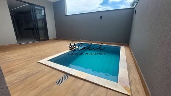 Casa térrea Condomínio Reserva Imperial com 3 suítes e piscina!