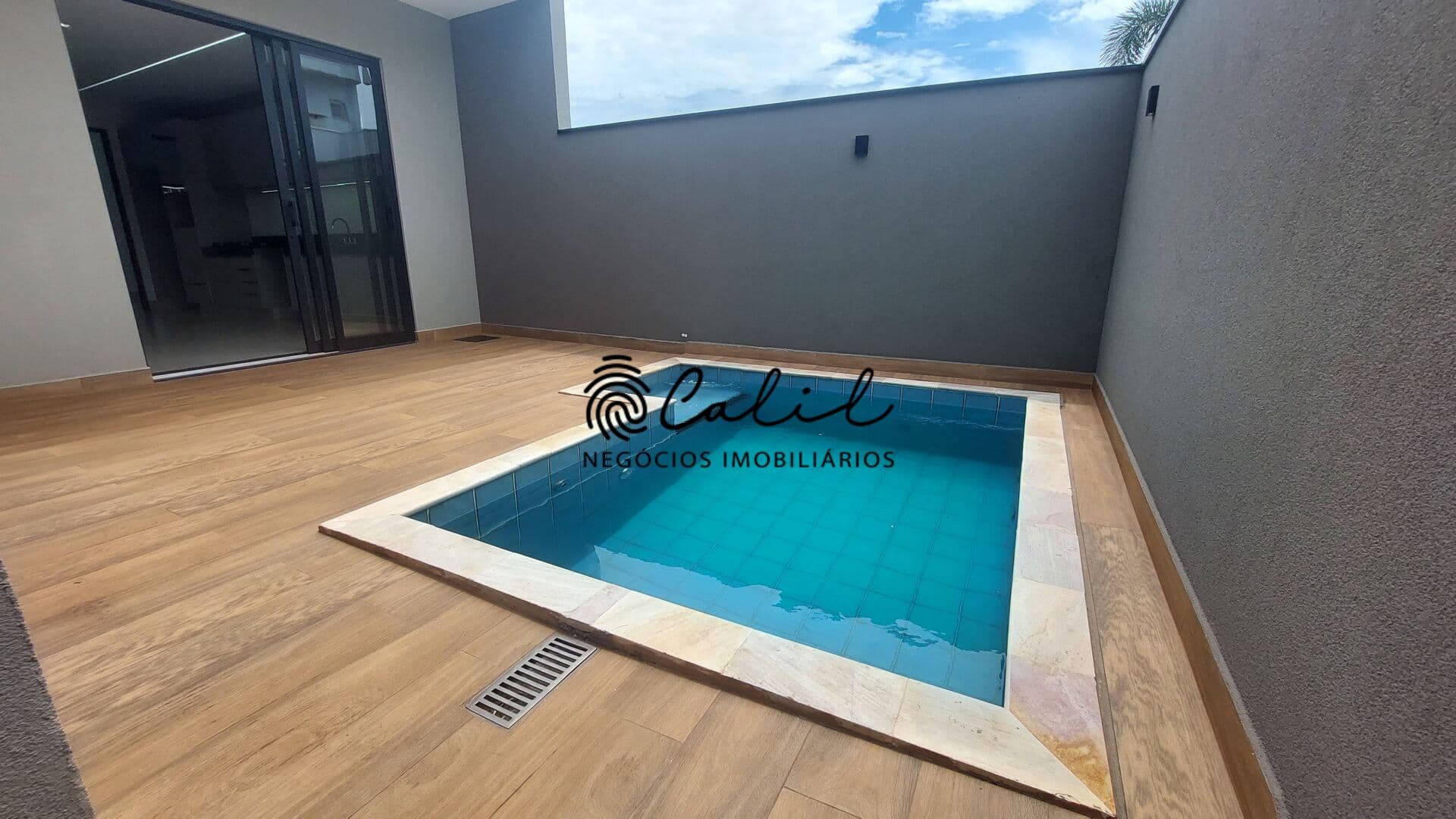 Casa térrea Condomínio Reserva Imperial com 3 suítes e piscina!