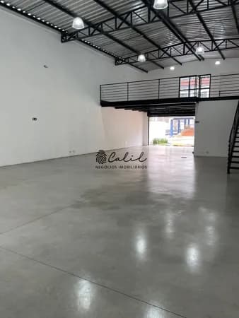 Salão comercial para locação no Jardim Irajá com 300 m² e mezanino