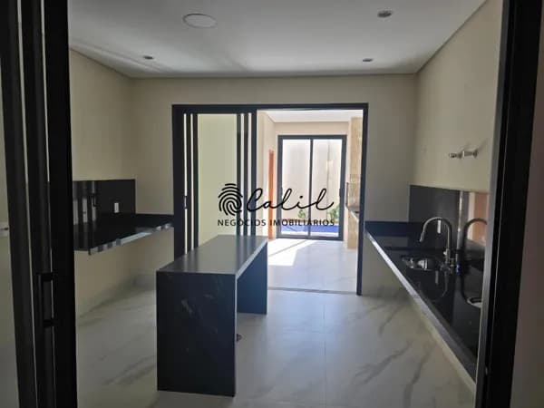 Casa térrea com 3 suítes no Condomínio Valência - Ilha Turia