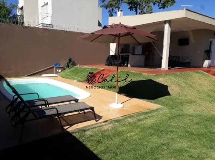 Casa na City Ribeirão com área de lazer e 97 m² de construção, com piscina.