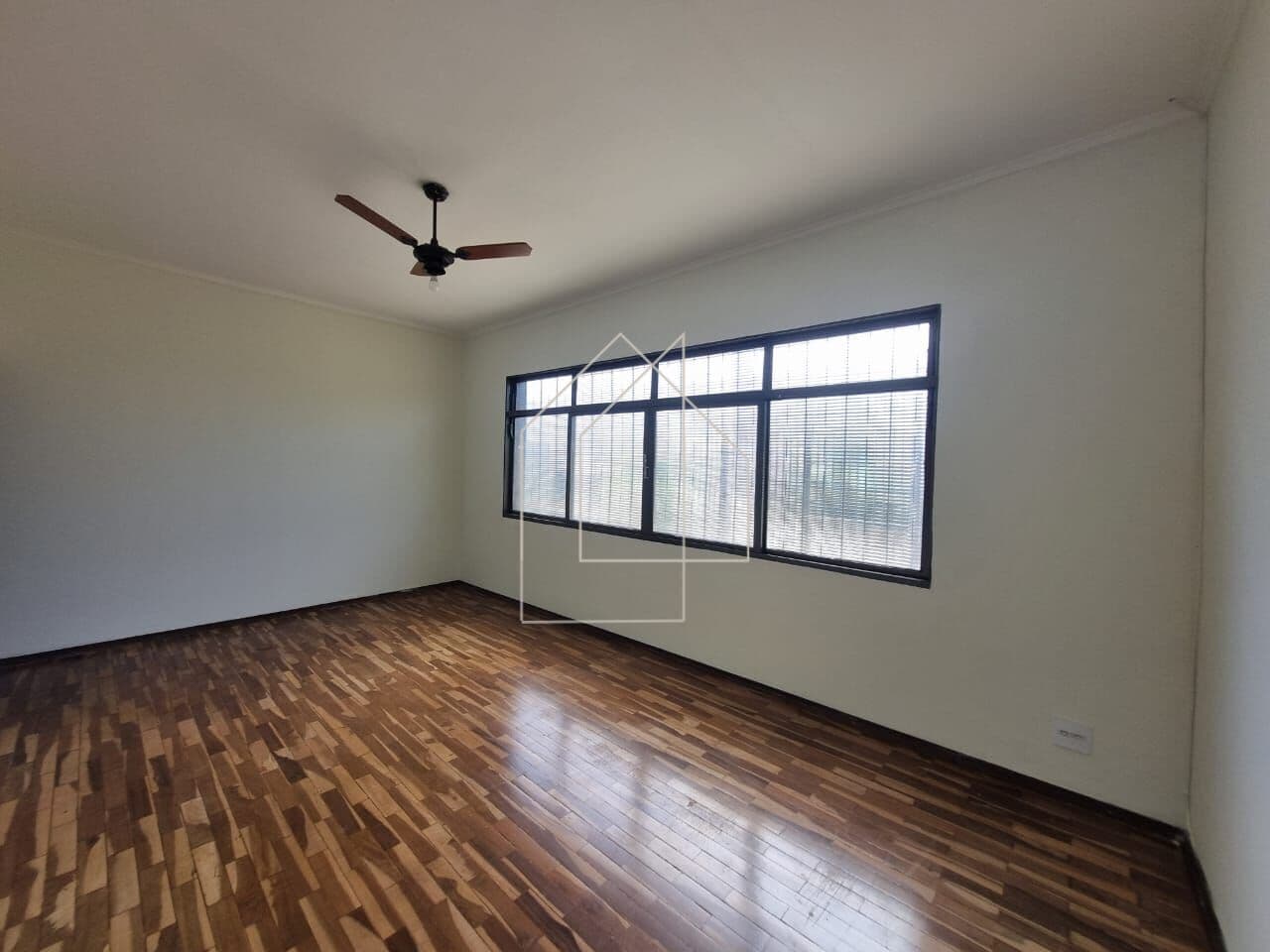Casa Padrão em Parque dos Bandeirantes