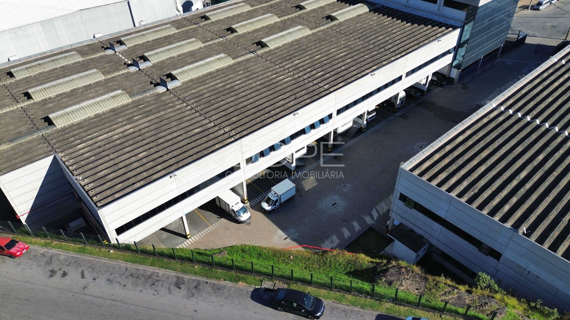 Galpão Industrial 1.250 m² para Locação no Polo Industrial Jandira 2