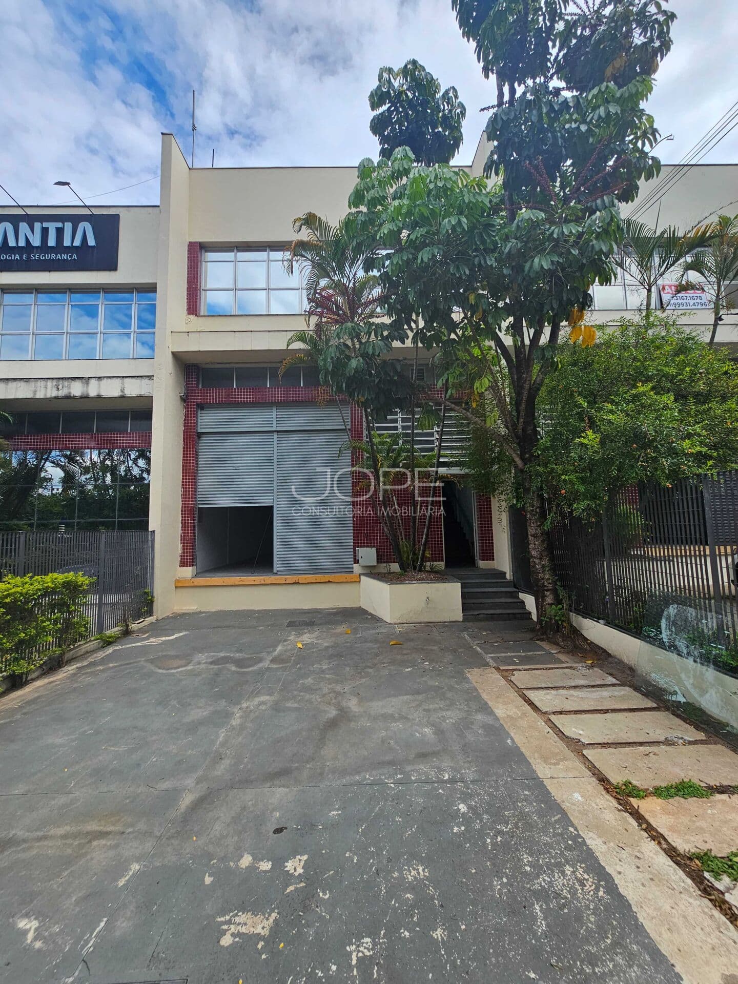 alpão Industrial/Comercial Premium no Tamboré – 950m² com Pé-Direito de 10m e Excelente Visibilidade
