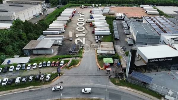 Área comercial à venda em Alphaville Barueri com 21.000 m² para supermercado, concessionária ou galpão logístico
