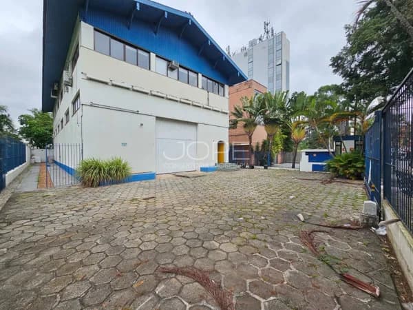 Galpão Industrial 750m² para Locação em Tamboré com Área Fabril de 400m²