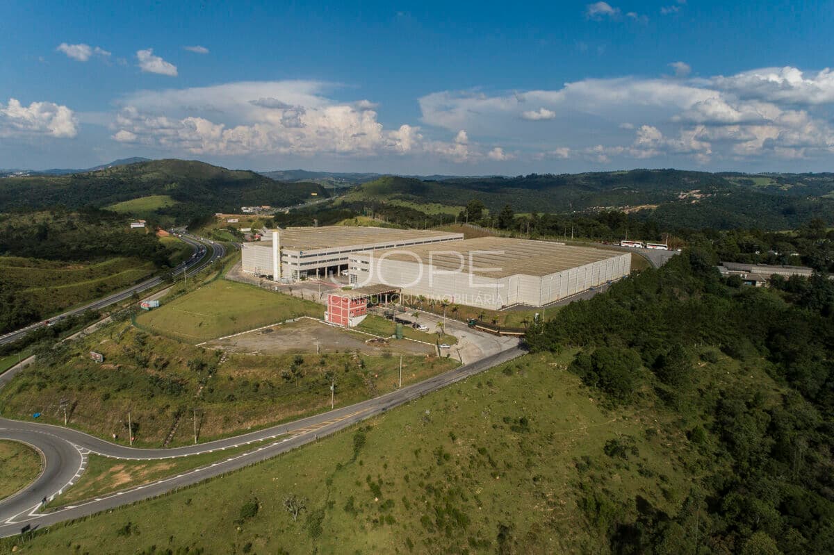 Galpão Logístico Para Locação Na Castelo Branco Km 57 Em São Roque | 7.188 m² | 16 Docas | Pé Direito 13,5 m