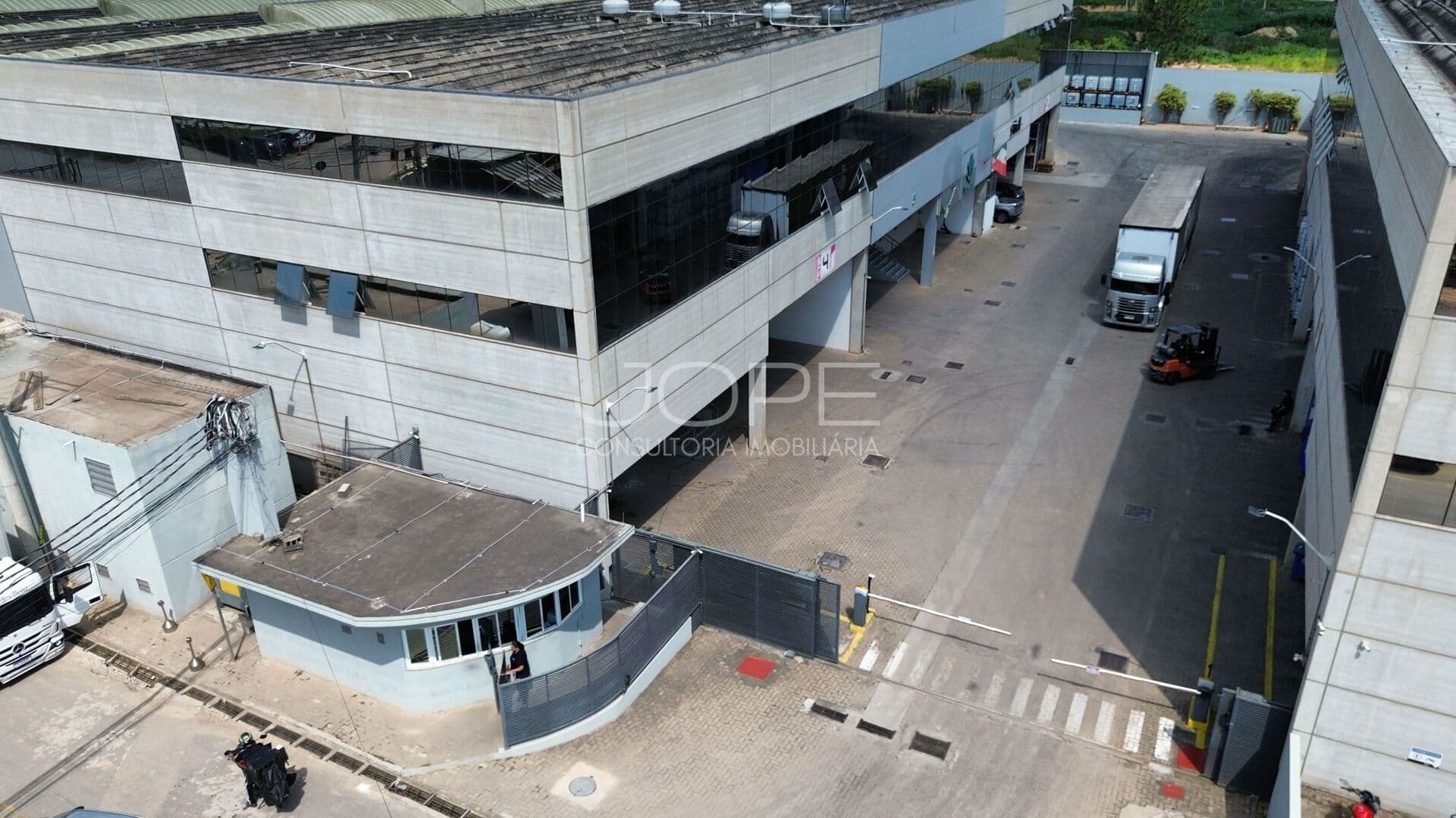 Galpão Logístico Novo para Locação – 1.600 m² | Pé Direito 12 m | 3 Docas