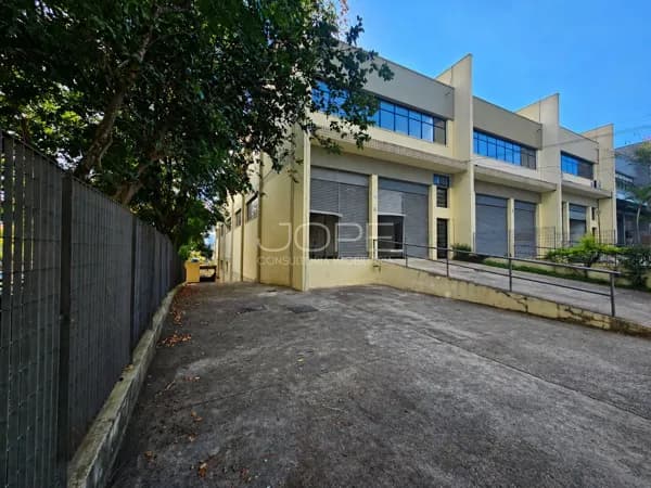 Galpão para Locação em Tamboré – 1.403 m² | Doca | Excelente Imagem Corporativa