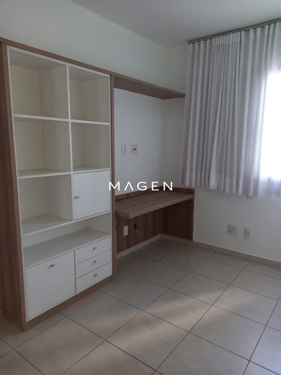Apartamento de 3 quartos com 2 vagas e armários à venda no Jardim Goiás, Goiânia