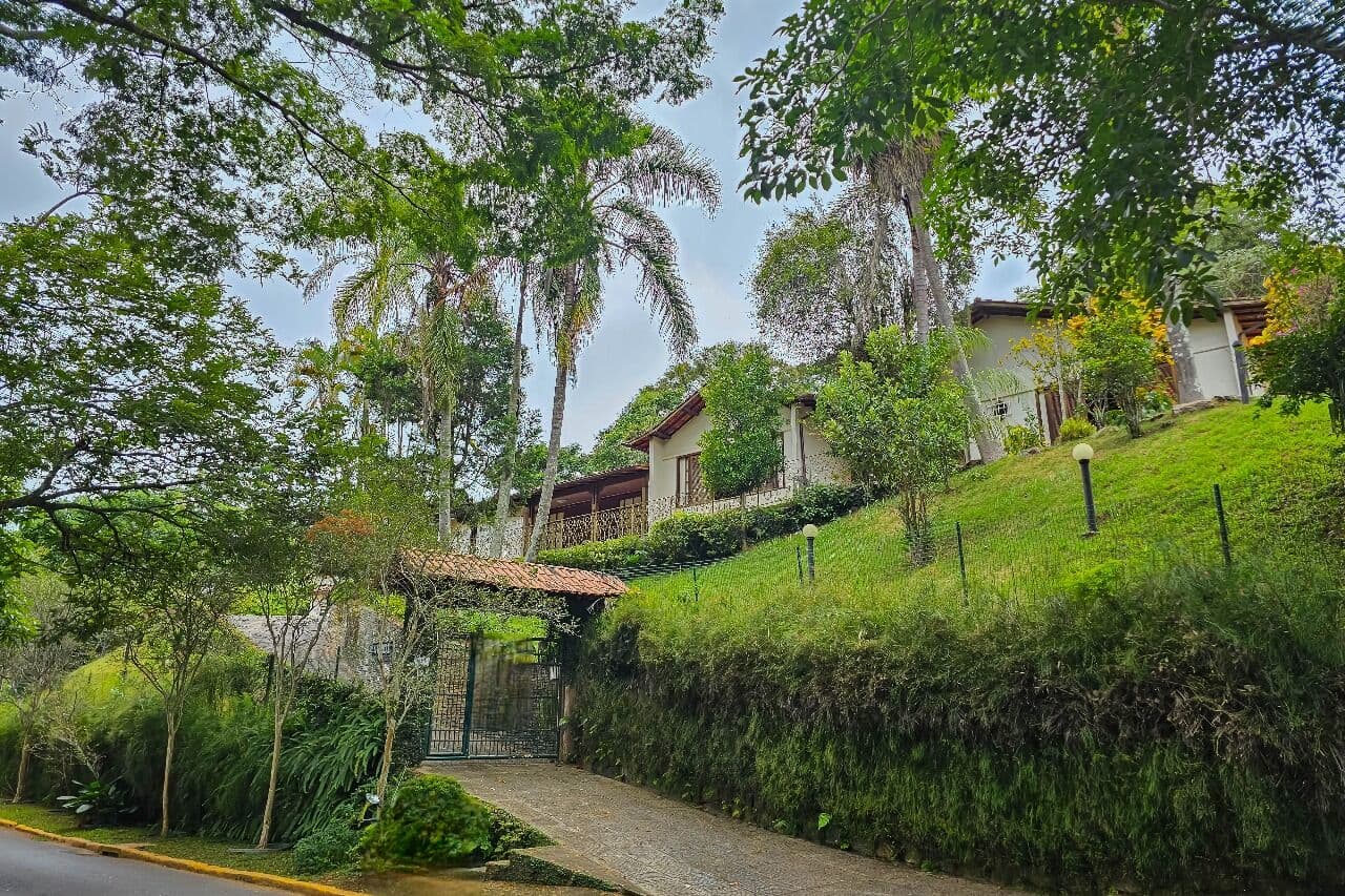 Casa no Vila Del Rey à venda com 420m², 4 quartos e 5 vagas - terreno de 2400m2