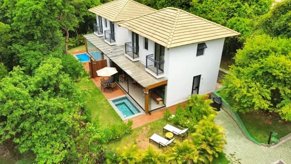 Casa Alto Padrão em Praia do Forte | Cond. Praia do Castelo | 3 Suítes | Porteira Fechada | Piscina | 2 Vagas