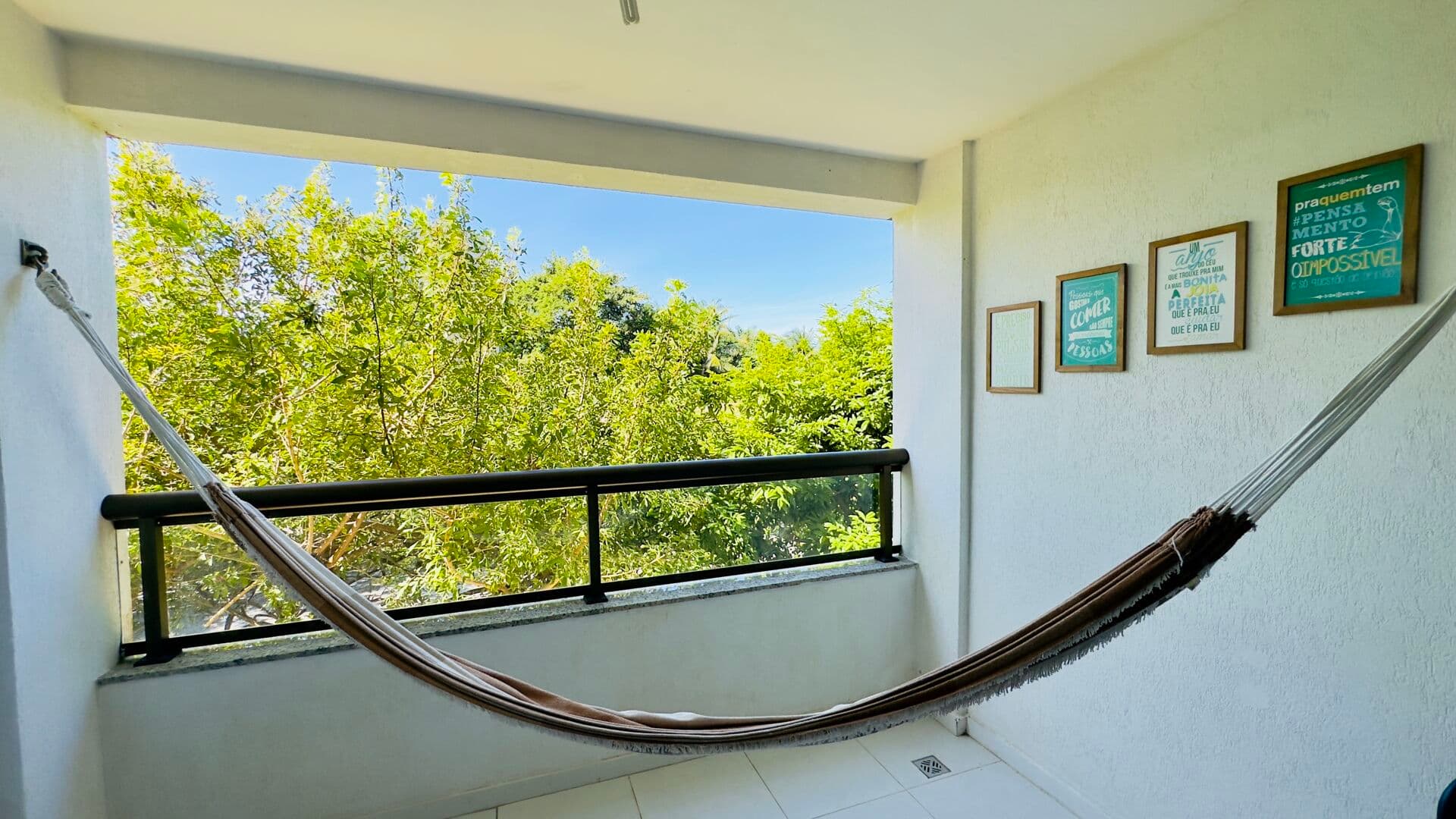 Apartamento 2/4 Nascente no Paraíso das Águas – Guarajuba | Ventilação Incrível e Contato com a Natureza!