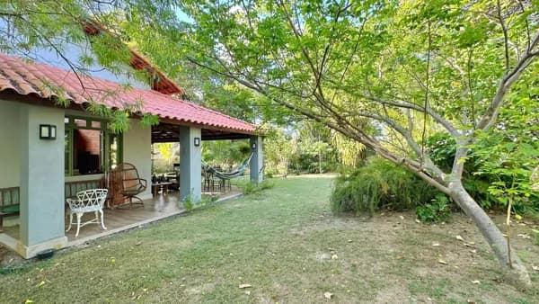 Linda Casa Térrea 4/4 Vilas do Atlântico com 1.000 metros de terreno
