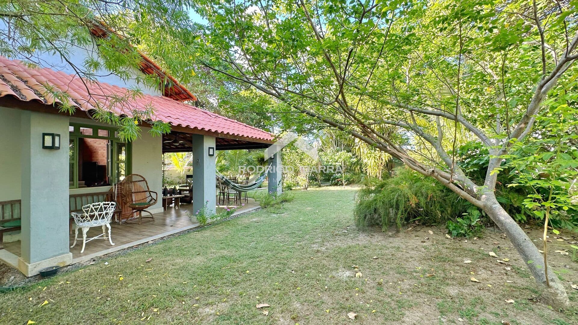 Linda Casa Térrea 4/4 Vilas do Atlântico com 1.000 metros de terreno