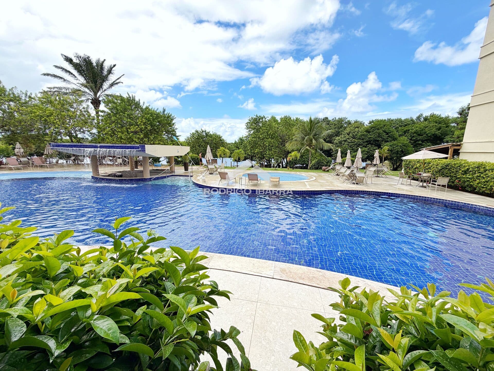 Apartamento Garden com vista lago à venda em Guarajuba