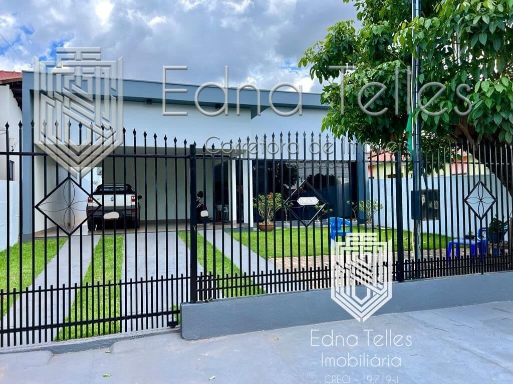imovel com amplo espaço para piscina e construção futuras .