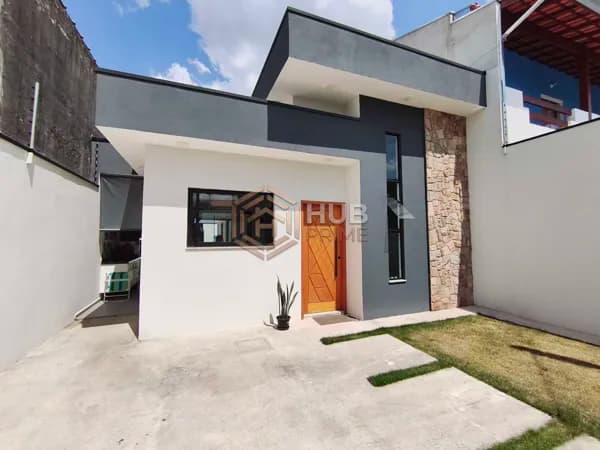 Casa com piscina no Parque das Palmeiras