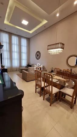 Casa de Condomínio com 03 dormitórios e piscina- Residencial Mantova/ SP