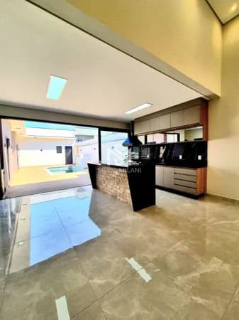 Casa de Condomínio com 03 suítes, escritório e piscina em Indaiatuba/SP