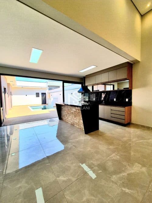 Casa de Condomínio com 03 suítes, escritório e piscina em Indaiatuba/SP