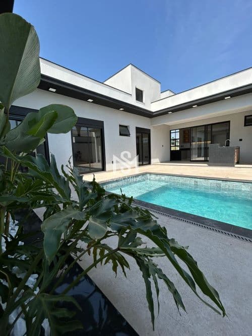 Casa com 03 suítes, escritório e piscina no Condomínio Residencial Milano em Indaiatauba/SP