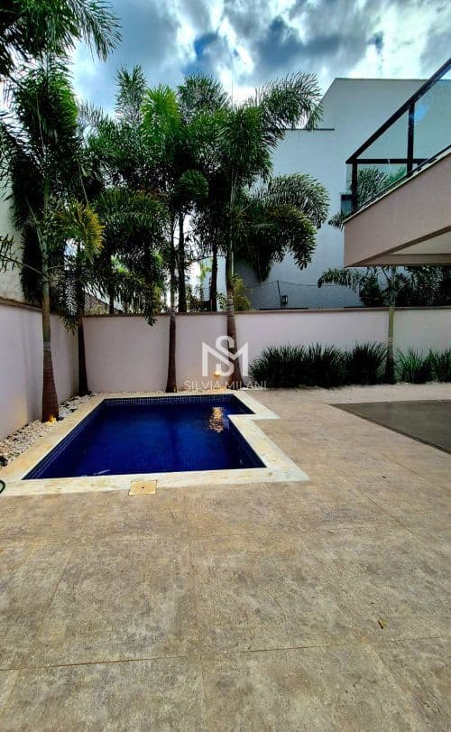 Casa/Sobrado de esquina com 04 dormitórios no Condomínio Maria Dulce / Indaiatuba/SP