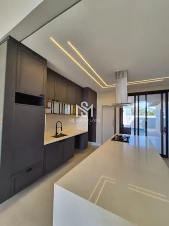 Casa térrea com 03 suítes, escritório e piscina no Condomínio Villa Sapezal Indaiatuba/SP