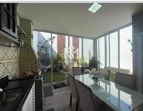 Casa com 02 dormitórios e quintal no bairro Jardim Nova Veneza -Indaiatuba/SP