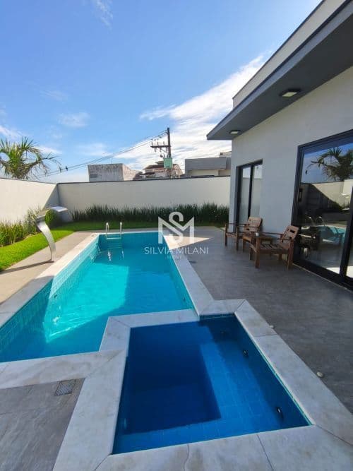 Casa de Condomínio com 03 suítes, escritório e piscina - Indaiatuba/SP