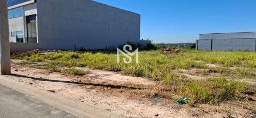 Terreno comercial / industrial em Indaiatuba com 615 metros