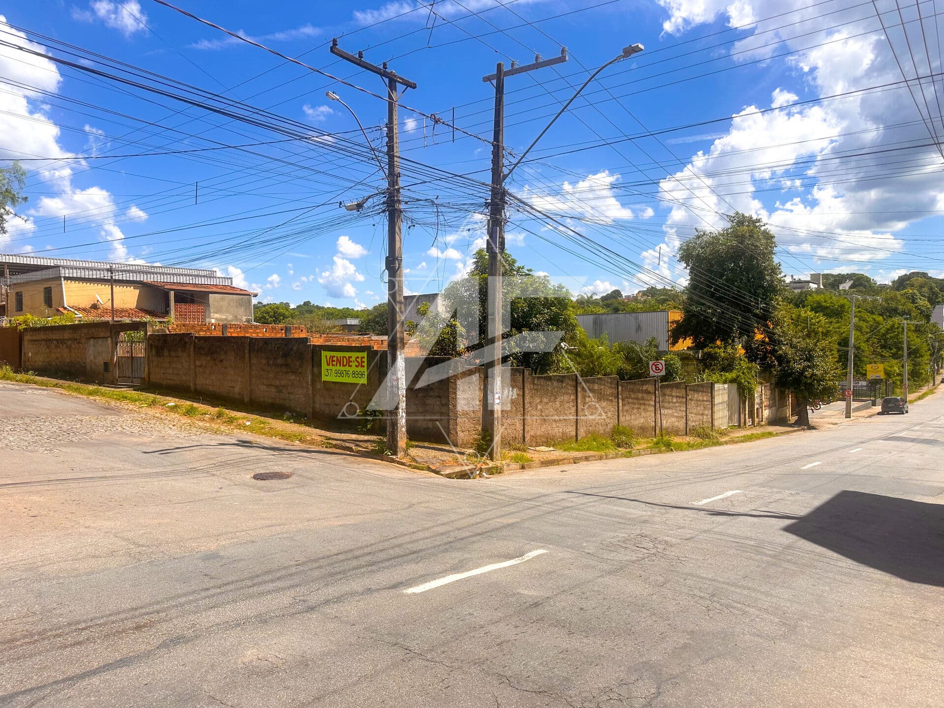 LOTE DE ESQUINA - COMERCIAL