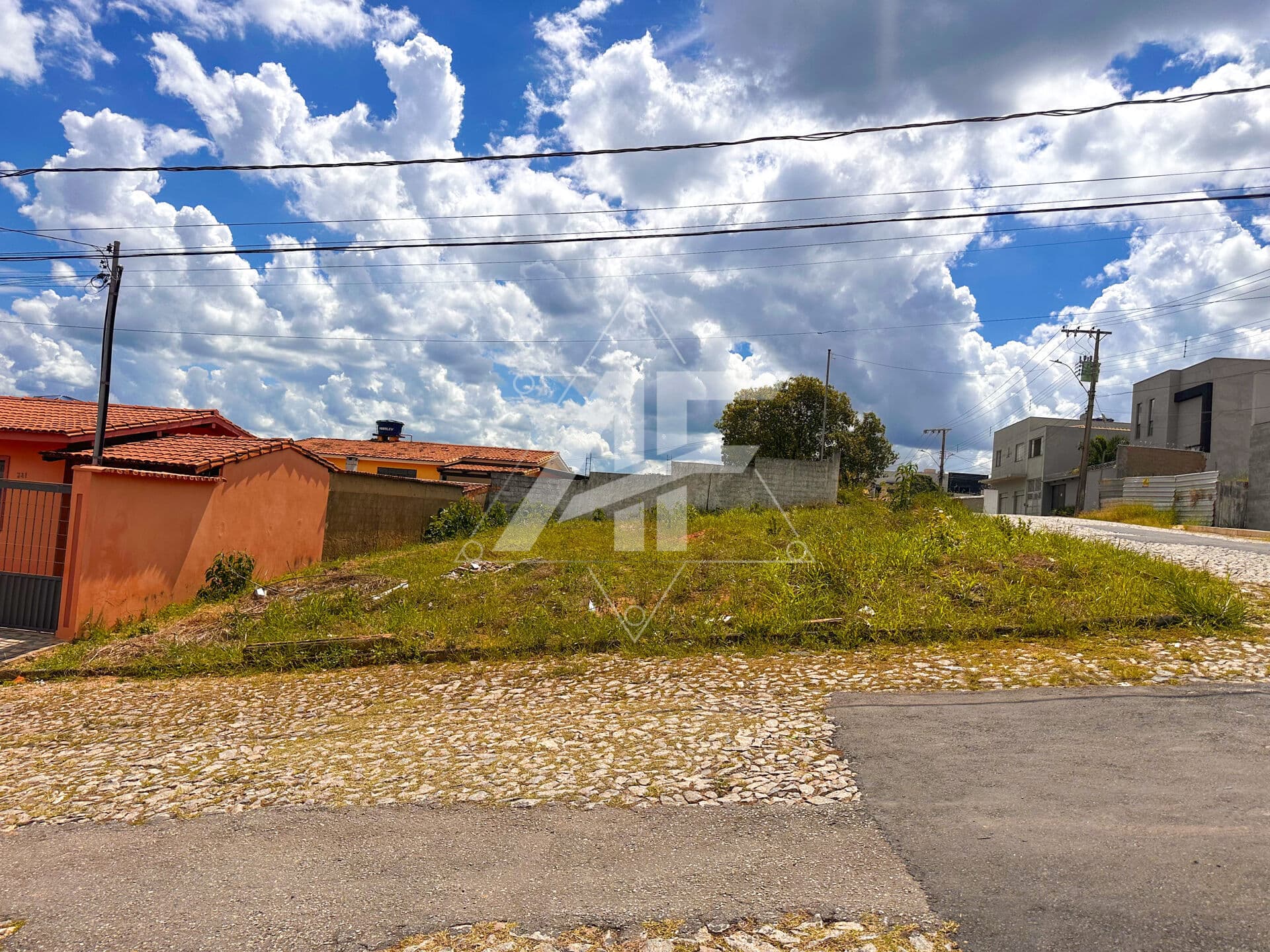 LOTE DE ESQUINA A VENDA
