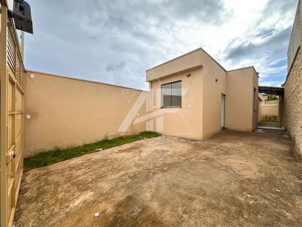 CASA A VENDA A 5 MIN DO CENTRO