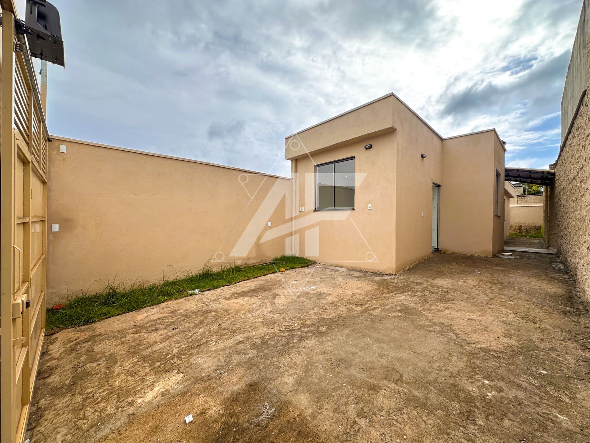 CASA A VENDA A 5 MIN DO CENTRO