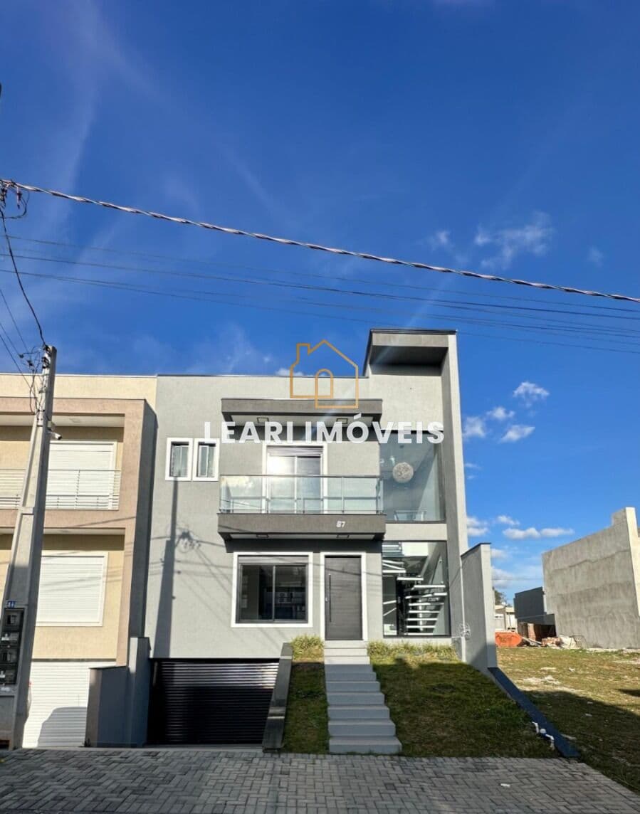 Sobrado em São José dos Pinhais - Costeira