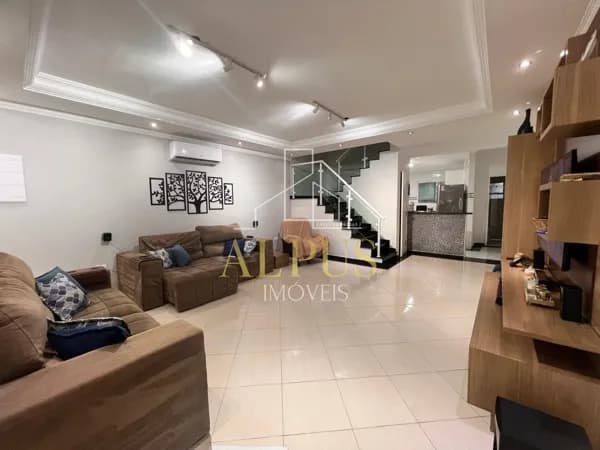 Sobrado à venda por R$ 630.000,00 - Maracanã - Praia Grande/SP
