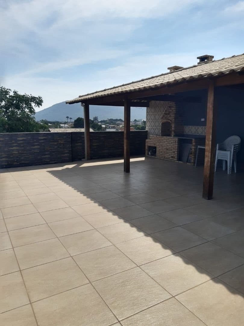 Apartamento com 2 dormitórios à venda, 75 m² por R$ 220.000,00 - Extensão Serramar - Rio das Ostras/RJ