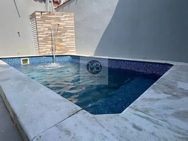 Casa térrea no bairro Vila Romar em Peruíbe-SP