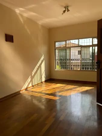 Casa à Venda com 226m², 3 dormitórios, 1 suíte, 1 sala e 4 vagas!!!
