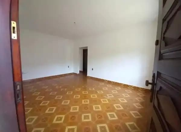 Casa à Venda com 180m², 3 dormitórios, 1 suíte, 2 salas e 2 vagas!!!