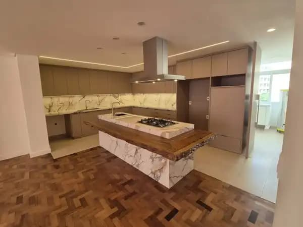 Apartamento à Venda com 248m², 3 dormitórios, 2 suítes, 1 sala e 1 vaga!!!