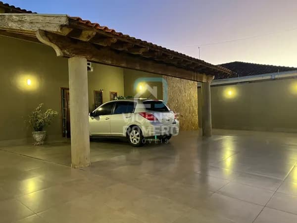 Casa a venda com 3 quartos sendo 1 Suite 3 banheiros e 4 vagas de garagem