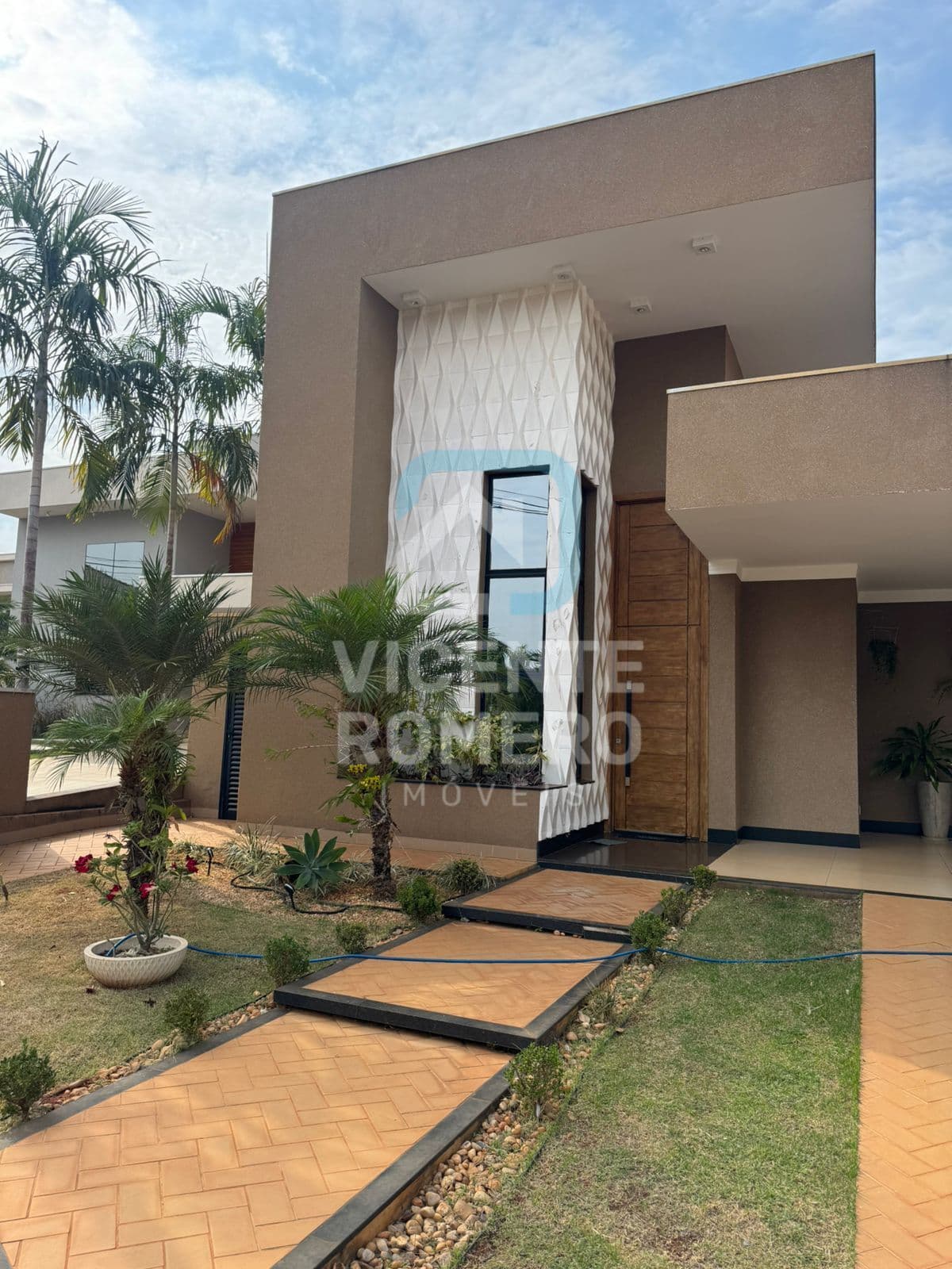 Casa de Condomínio com 3 Quartos 1 suíte à venda, 240m² - Residencial Jardins