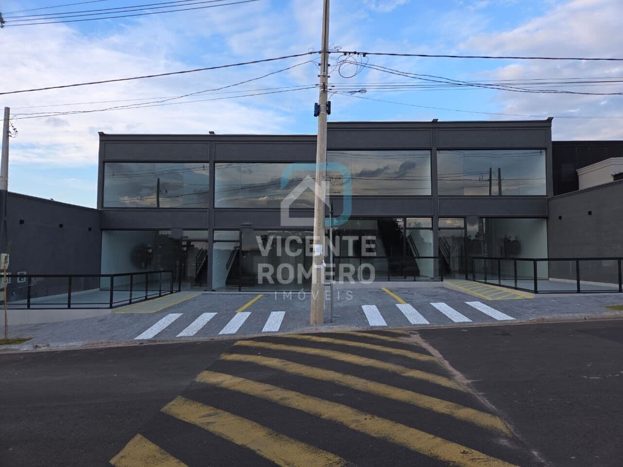Prédio Comercial / Galería a venda no Bairro Residencial Set Sul II novo nunca Habitado
