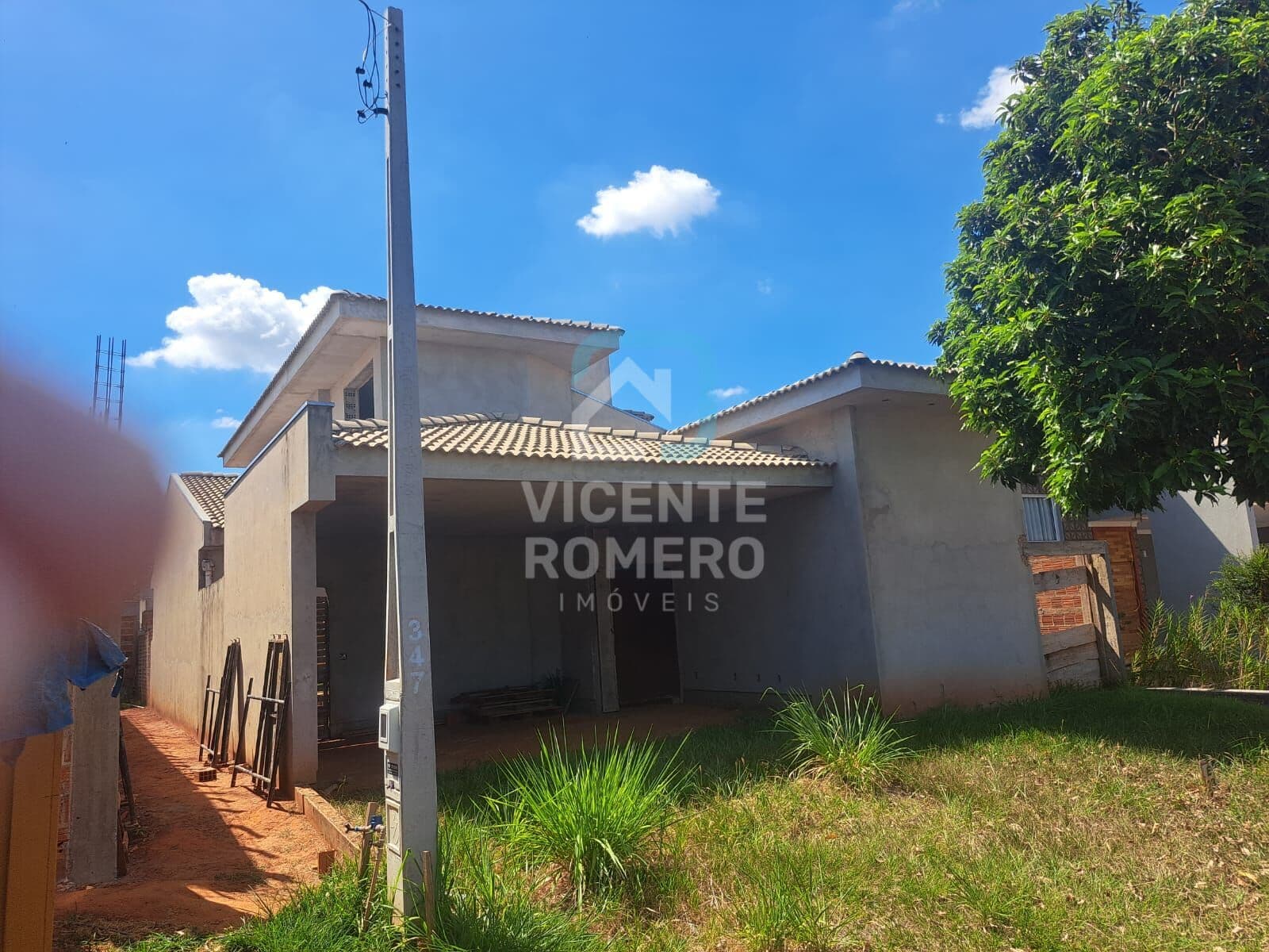 Casa em condomínio fechado em fase de construção 360 M² de terreno 235M² de Área construida