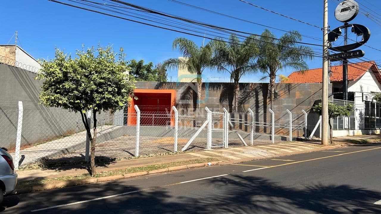 Vende se e Aluga se imóvel Comercial frente para Av. Arthur Nonato ao lao do antigo Bar Saaz